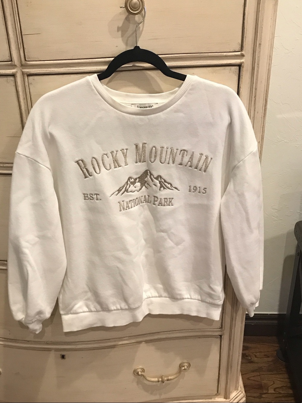 Francesca's Collections White Rocky Mountain Embroidered Crewneck Sweatshirt